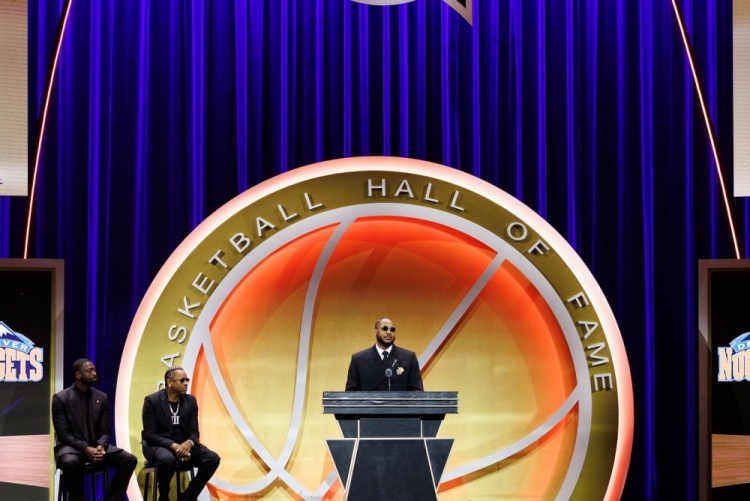 开云APP-韦德致敬瓜哥：或许生来背负磨难 但你用坚持书写了胜利的篇章！