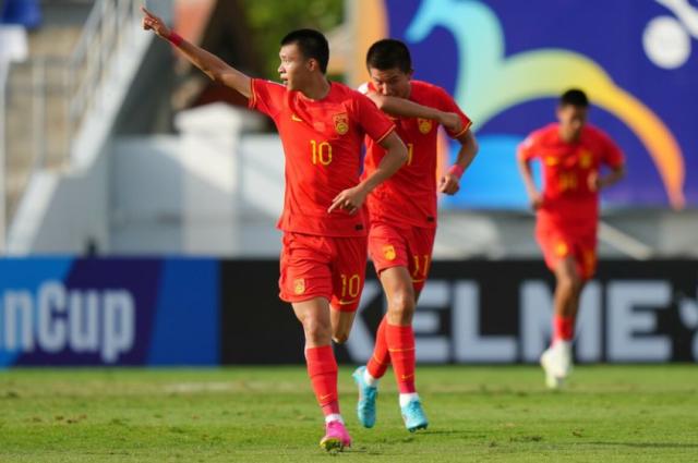 开云-中澳战因3人不同：王钰栋不让妖人 谢龚博连场送礼