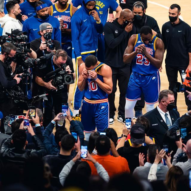 kaiyun-历史时刻八方来贺！众星恭喜库里加冕NBA三分王