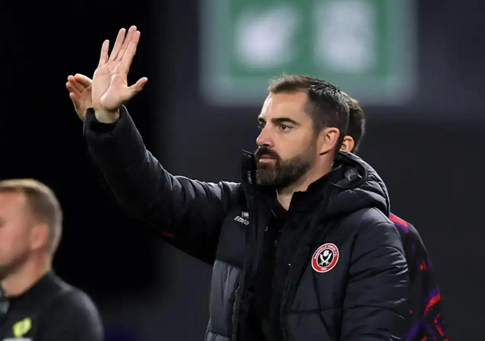 开云官网-前英超主帅10个月内第三次下课，执教生涯遭遇噩梦|萨拉戈萨|皇家萨拉戈萨|鲁本-迪亚斯|谢菲尔德联|布尔戈斯_新浪体育_新浪新闻